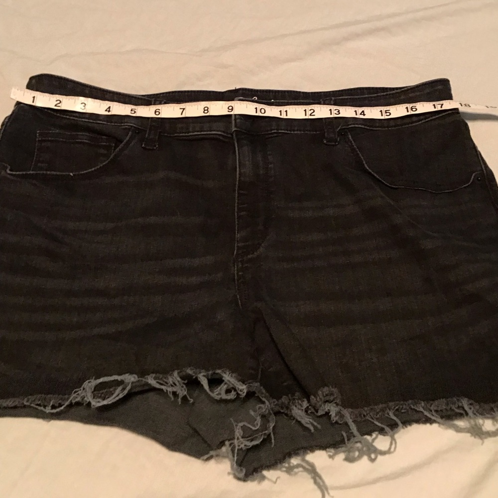 Universal Thread Midi black High Rise Midi Short. - Picture 3 of 8